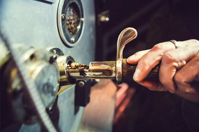 CoffeeWorld-Blog-1200×800-Roasting-Check Kaffeeröstung