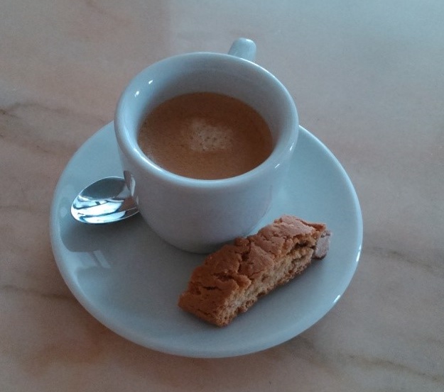 Espresso mit Cantuccini