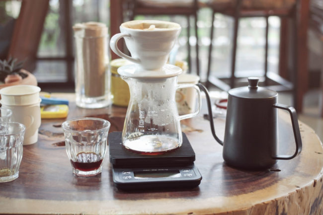 Kaffee brühen mit dem Handfilter Kaffee brühen mit dem Handfilter