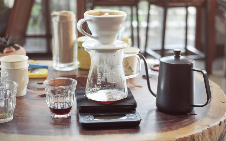 Kaffee brühen mit dem Handfilter Kaffee brühen mit dem Handfilter