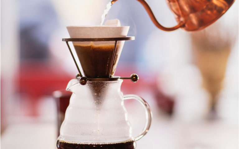 drip-coffee-barista-pouring-water-on-coffee-ground-with-filter-picture-neu third wave coffee