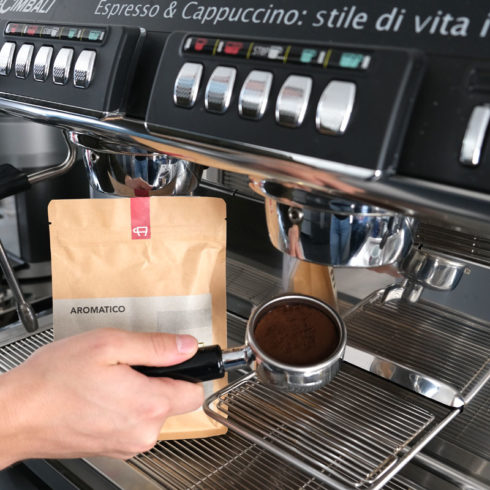 Siebträger gefüllt mit 5 Stelle Espresso