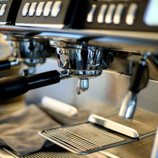 Siebträger eingehängt