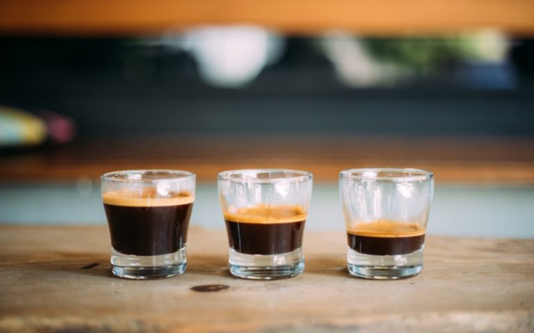 3 Gläser mit Espresso 3 Gläser mit Espresso