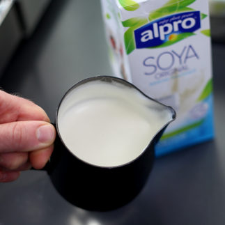 Alpro Soja Drink aufgeschäumt
