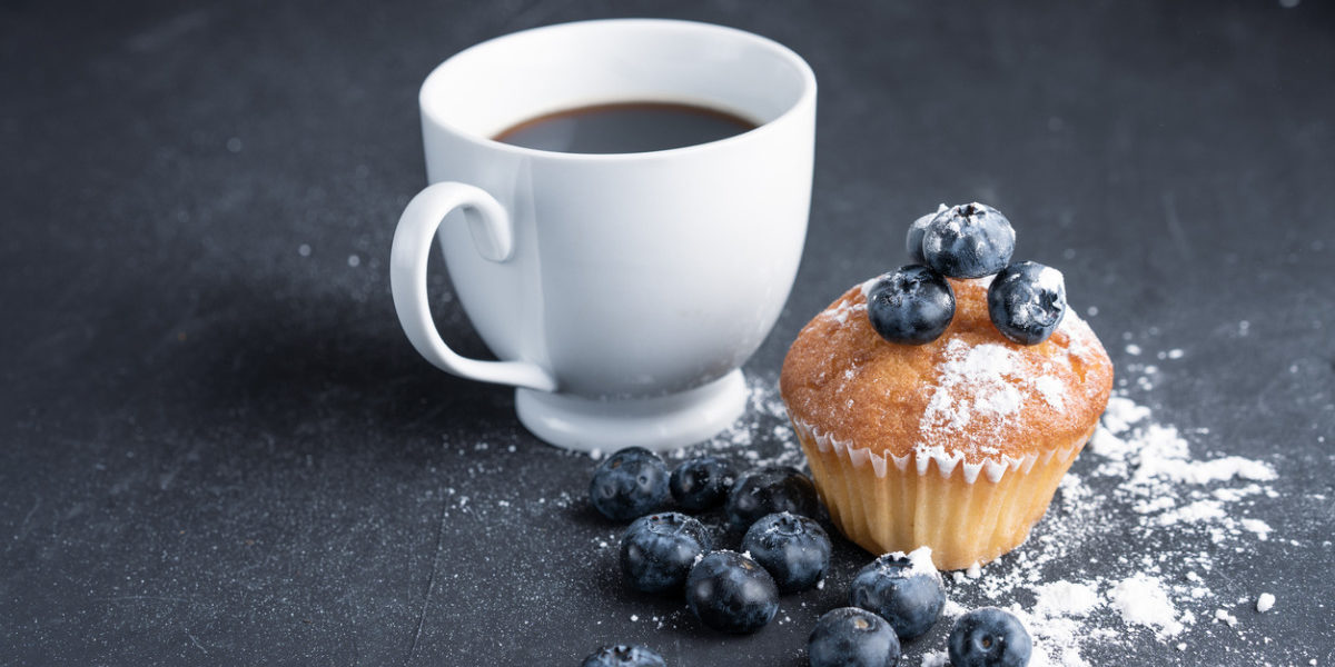 blueberry-antioxidant-organic-superfood-and-sweet-muffin-with-cup-of-picture-id1173342518