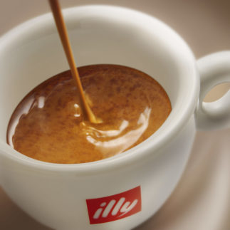 Espresso in illy Tasse