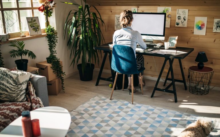 businesswoman-working-in-creative-office-picture-id1136856526 Homeoffice