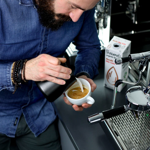 Cappuccino mit Mandeldrink