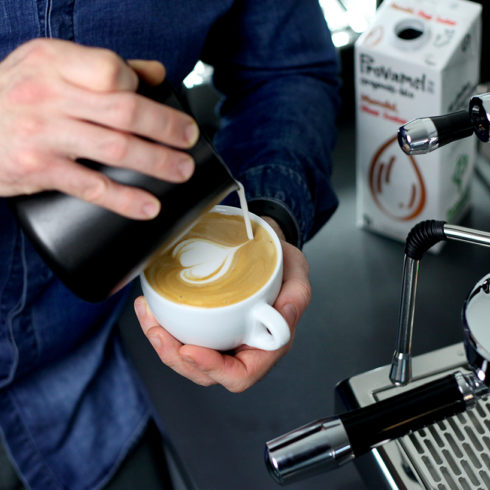 Latte Art mit Mandeldrink