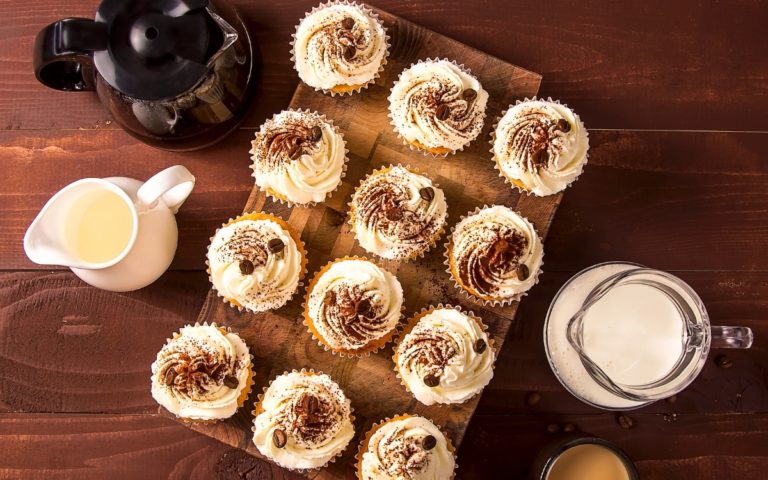 Cupcake Titelbild (2) Cupcakes mit Kaffeebohnen