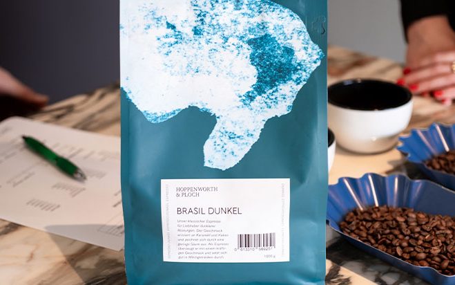 Kaffeeverpackung auf Marmorplatte