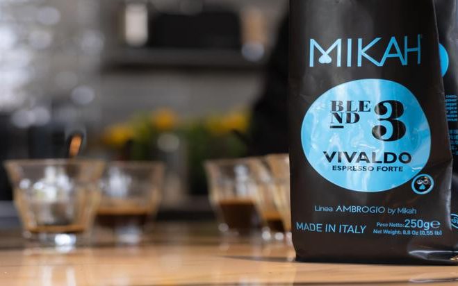 vivaldo-espresso-beitragsbild Kaffeeverpackung auf Marmorplatte